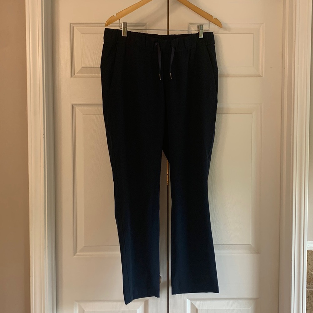 Lululemon On the Fly pant navy LIKE NEW